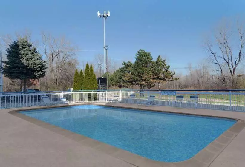 호텔 Travelodge By Wyndham Lansing Il