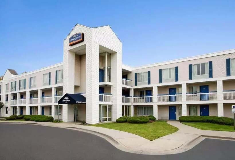 호텔 Travelodge By Wyndham Lansing Il