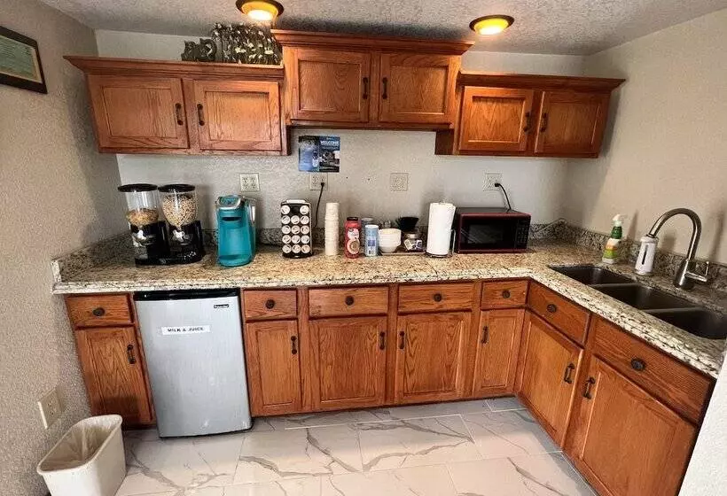 汽车旅馆 Americas Best Value Inn Edna