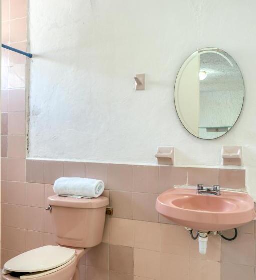 فندق صغير Capital O Farallon Inn, Cancún