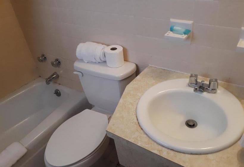 הוסטל Lake Marion Inn