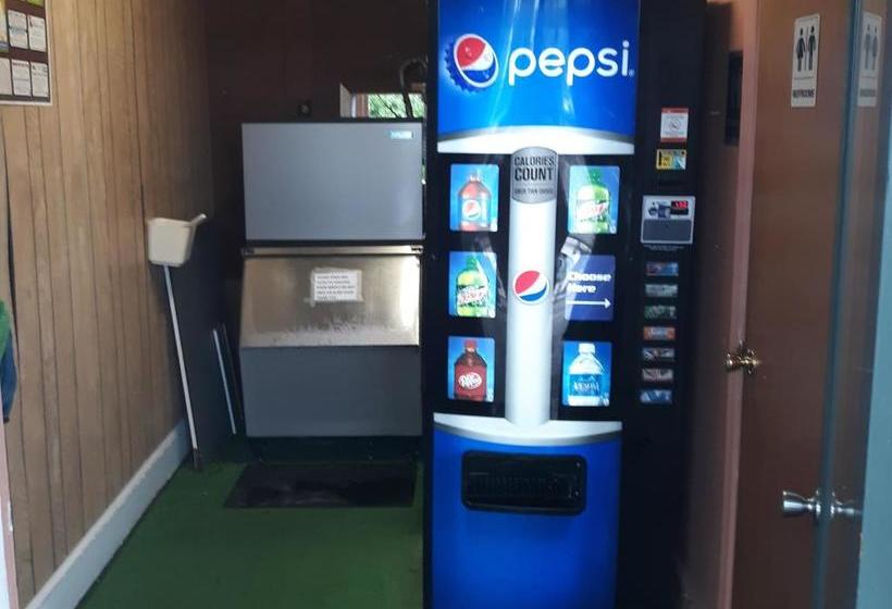 הוסטל Lake Marion Inn