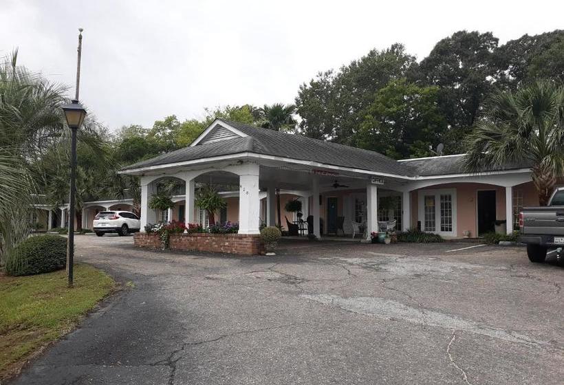 הוסטל Lake Marion Inn