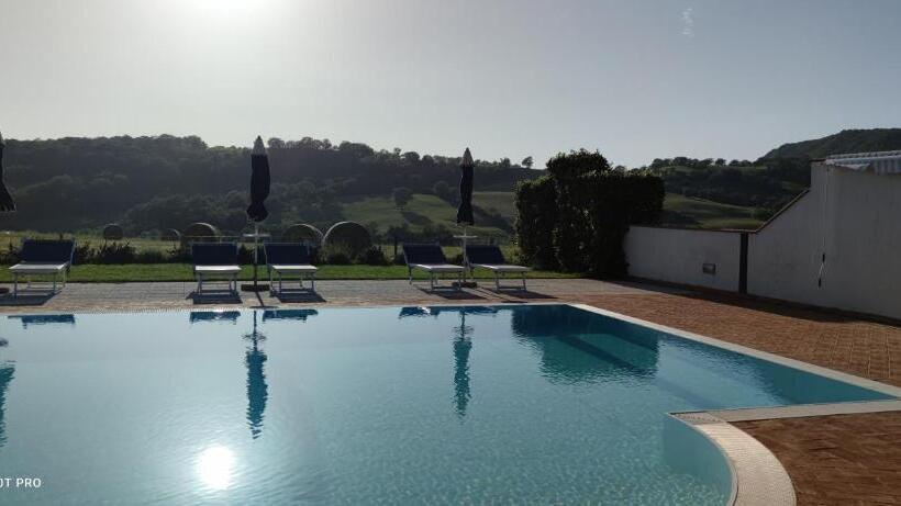 Отель Agriturismo Il Cavallino Saturnia