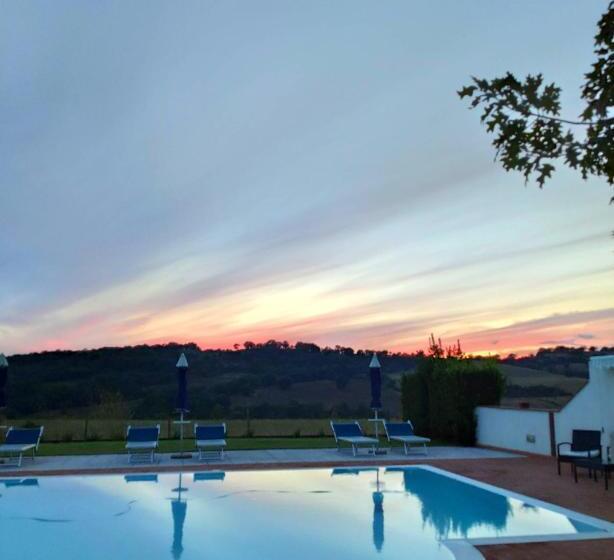 Отель Agriturismo Il Cavallino Saturnia