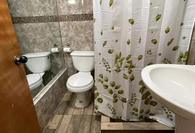 پانسیون Hostal Los Salares
