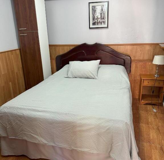 پانسیون Hostal Los Salares