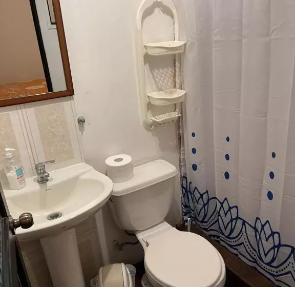 پانسیون Hostal Los Salares