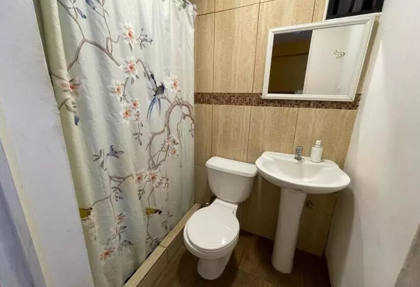پانسیون Hostal Los Salares