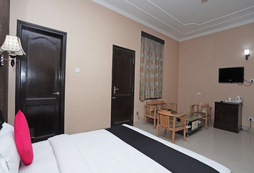 ホテル Capital O 40539  Triputi