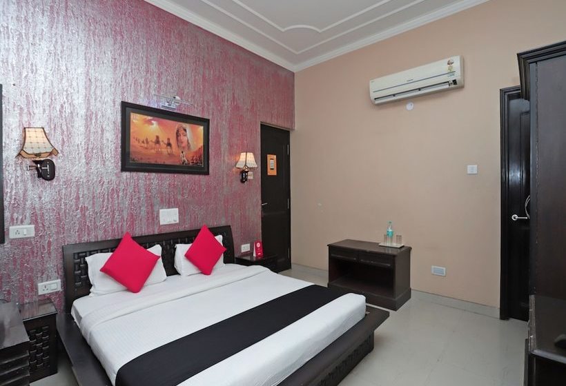 ホテル Capital O 40539  Triputi