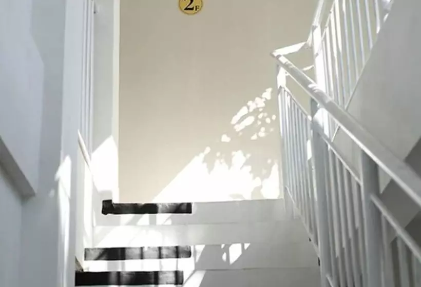 هتل Lighthouse