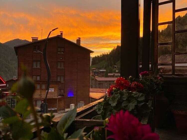 בית מלון כפרי Pilita Bungalov & Restaurant