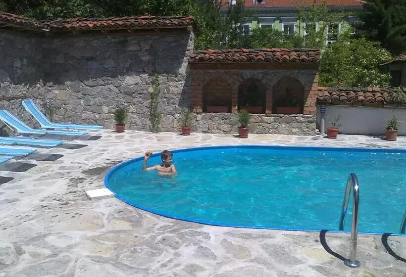 Majatalo Guest House Todorini Kashti