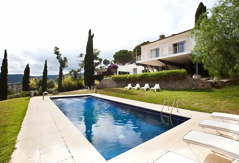 פנסיון Magnificent Villa Mas Garba