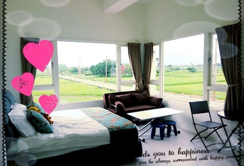 تختخواب و صبحانه Friend's House Bb