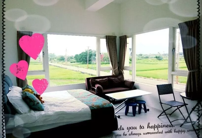 تختخواب و صبحانه Friend's House Bb