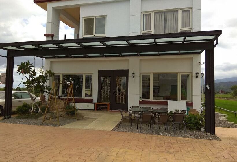 تختخواب و صبحانه Friend's House Bb