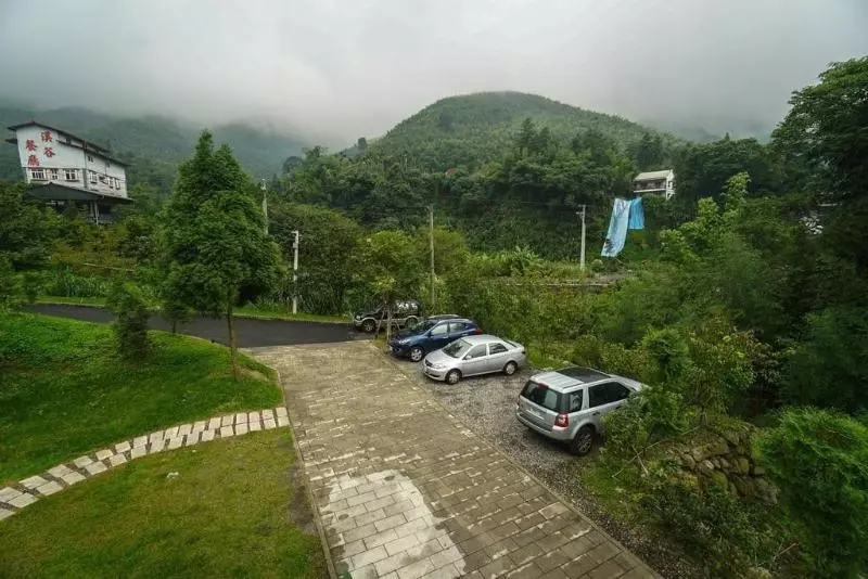 تختخواب و صبحانه Xi Tou In Sunny Day Inn