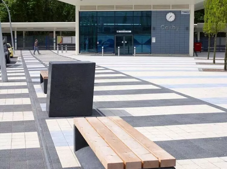 ホテル Eazzzy Rooms Corby