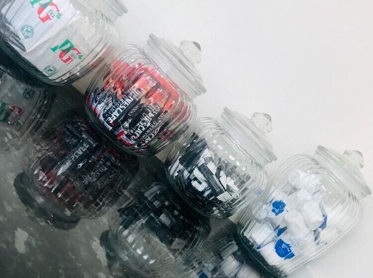 ホテル Eazzzy Rooms Corby