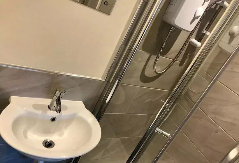 ホテル Eazzzy Rooms Corby