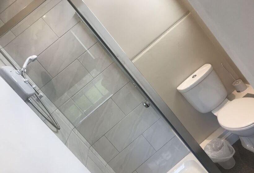 ホテル Eazzzy Rooms Corby