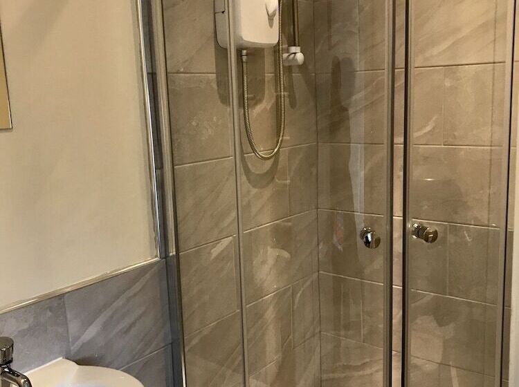 ホテル Eazzzy Rooms Corby