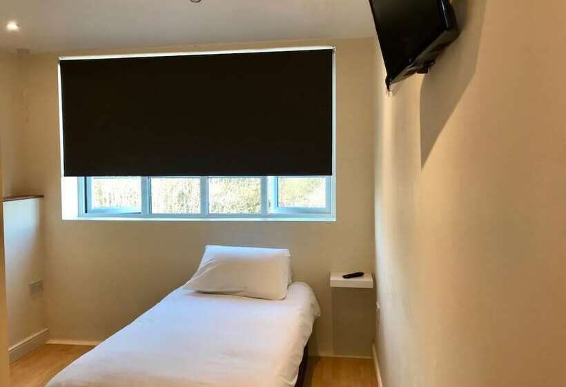 ホテル Eazzzy Rooms Corby