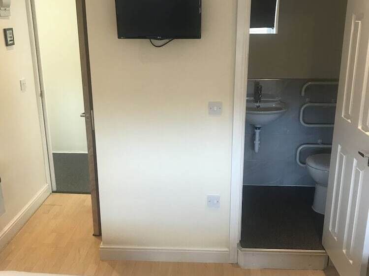 ホテル Eazzzy Rooms Corby