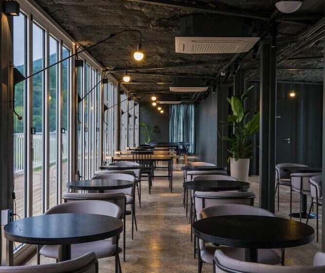 Hotel Parotia Waterhouse