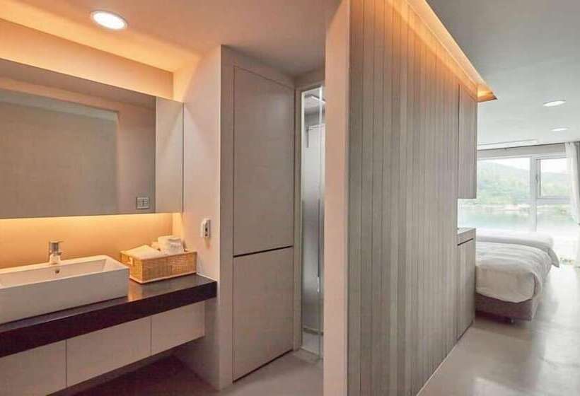 Hotel Parotia Waterhouse