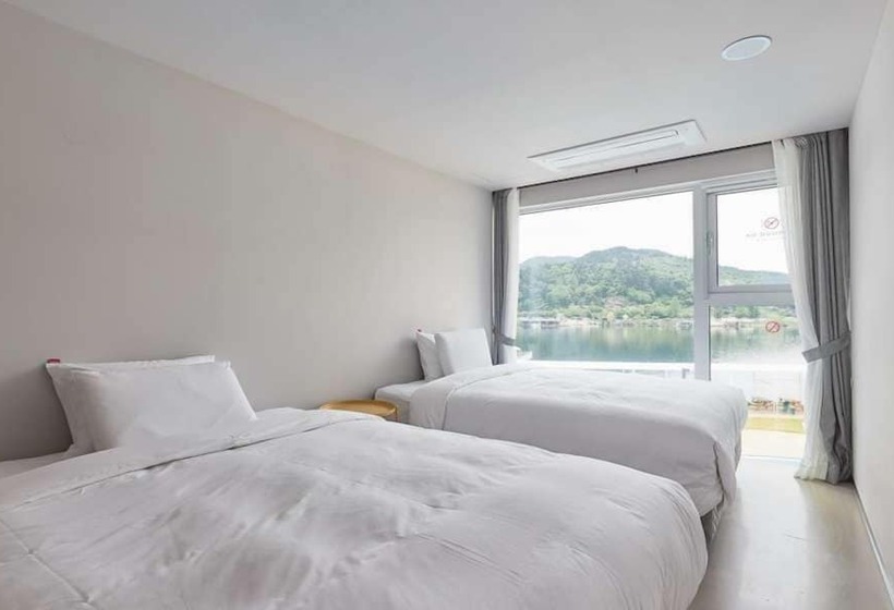 Hotel Parotia Waterhouse