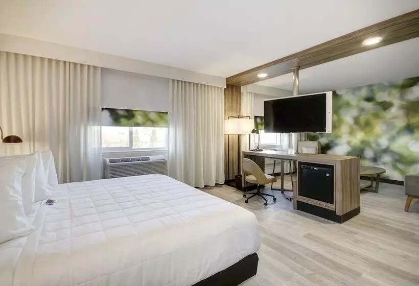 Hotelli Wyndham Garden Sacramento Airport Natomas