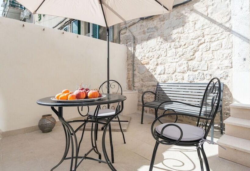 פנסיון Princ Heritage Rooms