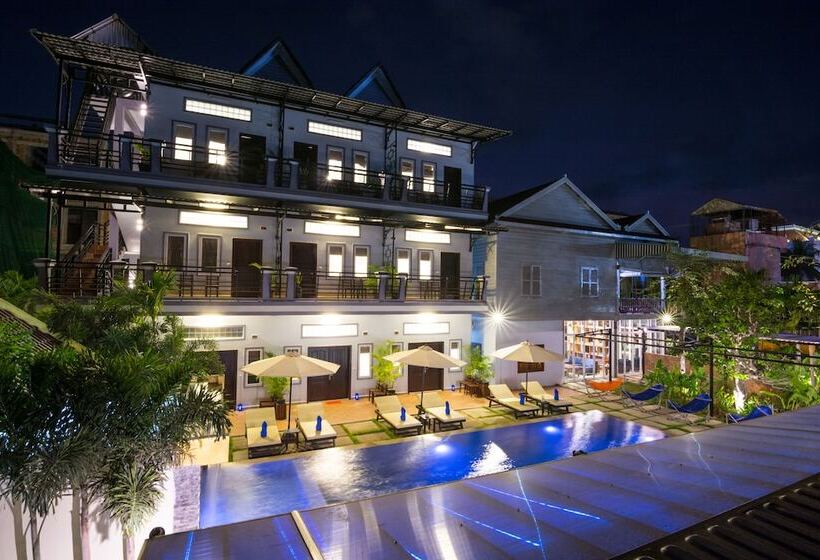 هاستل The Local Time Village