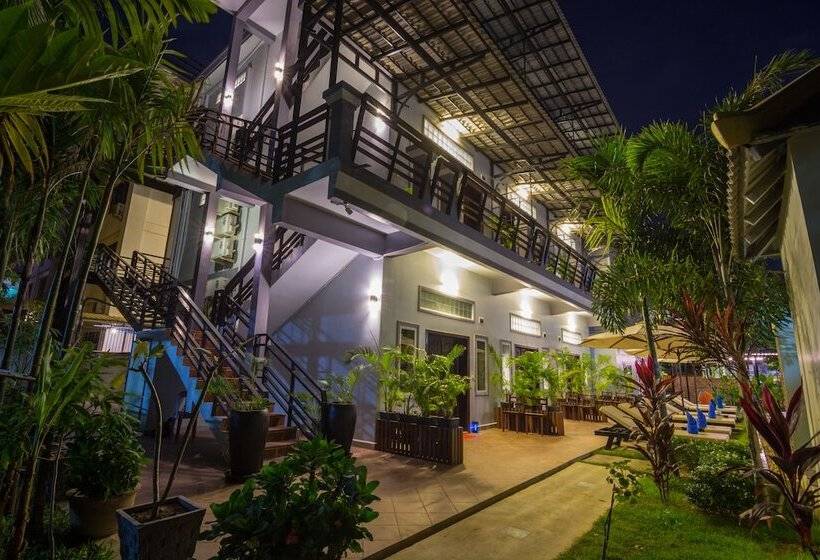 هاستل The Local Time Village