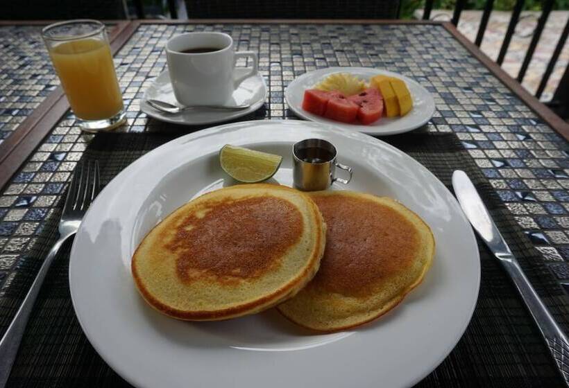 هاستل The Local Time Village