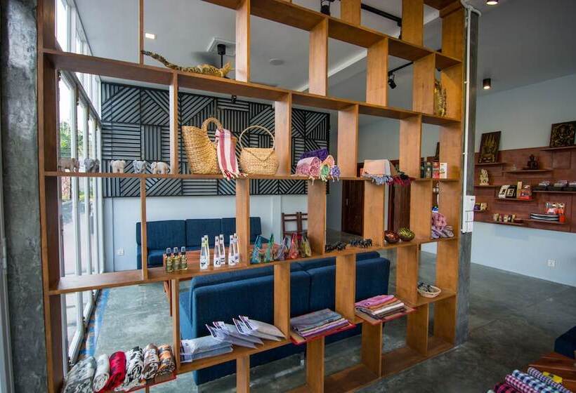 هاستل The Local Time Village