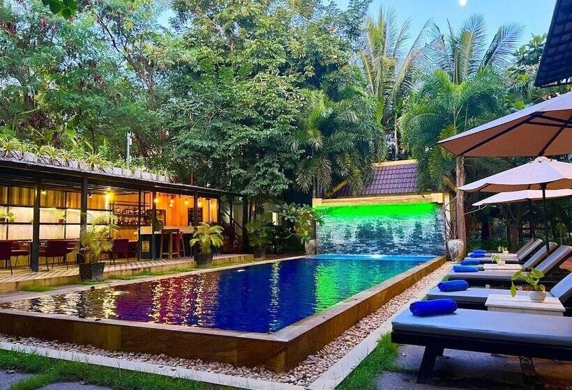 هاستل The Local Time Village