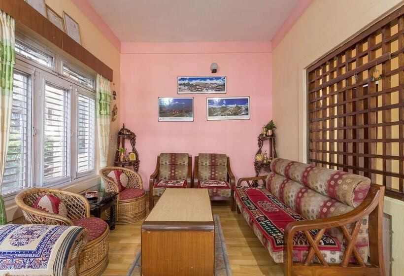 هتل Seven Continents