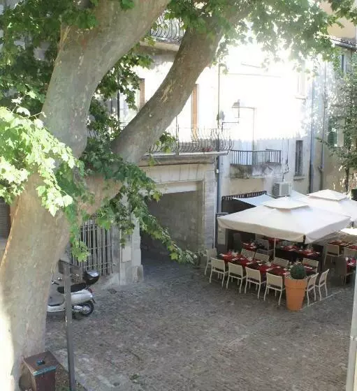 Studios Entre Le Pont D  Avignon Et Le Palais Des Papes