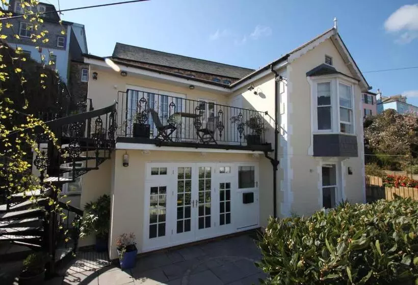 ペンション St Elmo House