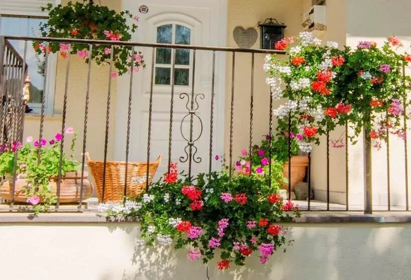پانسیون Villa Home & Garden Lasko