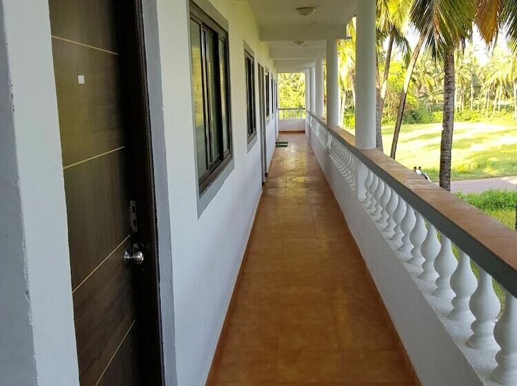 פנסיון Travelholic Luxury