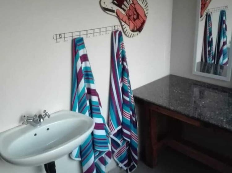 Пансион Yacht View Lodge