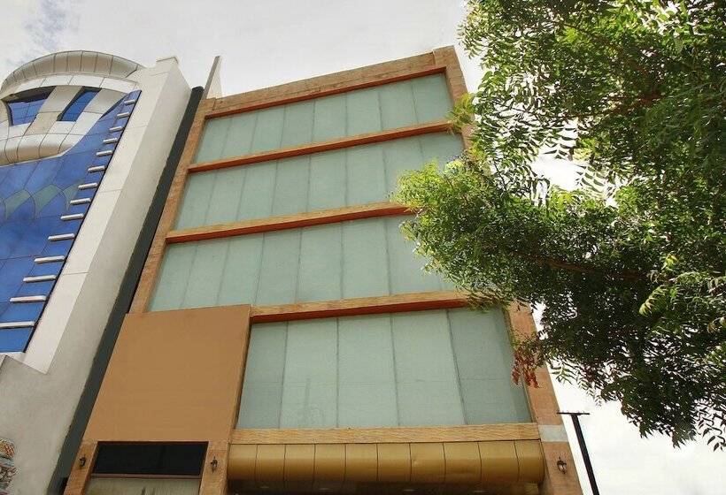 هتل Shreenithi By Oyo Rooms