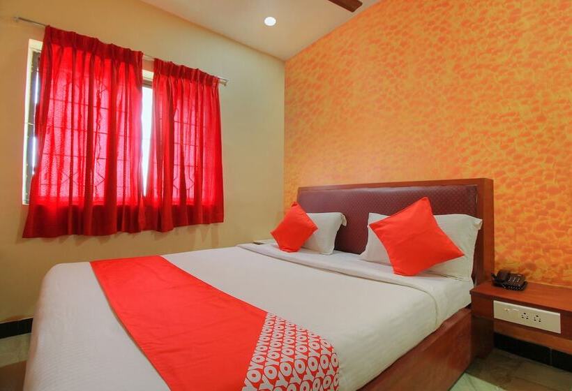 هتل Shreenithi By Oyo Rooms