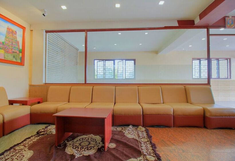 هتل Shreenithi By Oyo Rooms