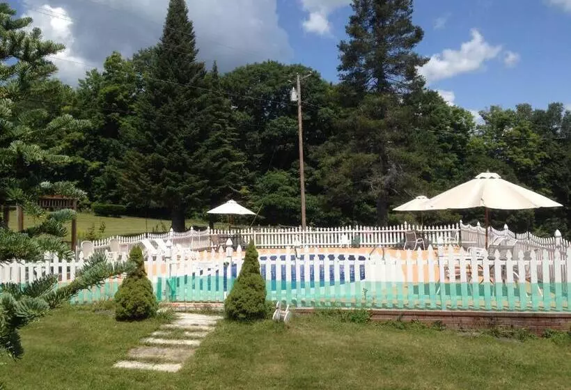 Four Winds Country Motel